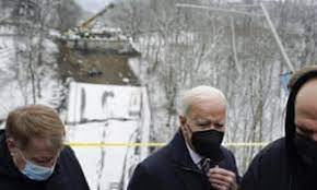 “I Saw Biden With a Big Screwdriver.” Sarah Palin Accuses President of Sabotaging Pittsburgh Bridge